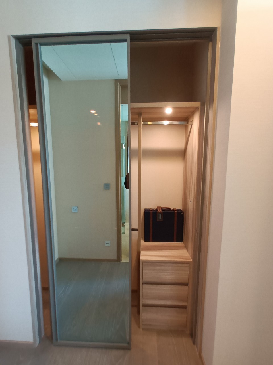 1 Bedroom, 1 Bathroom 48 sqm The ESSE Asoke For Rent