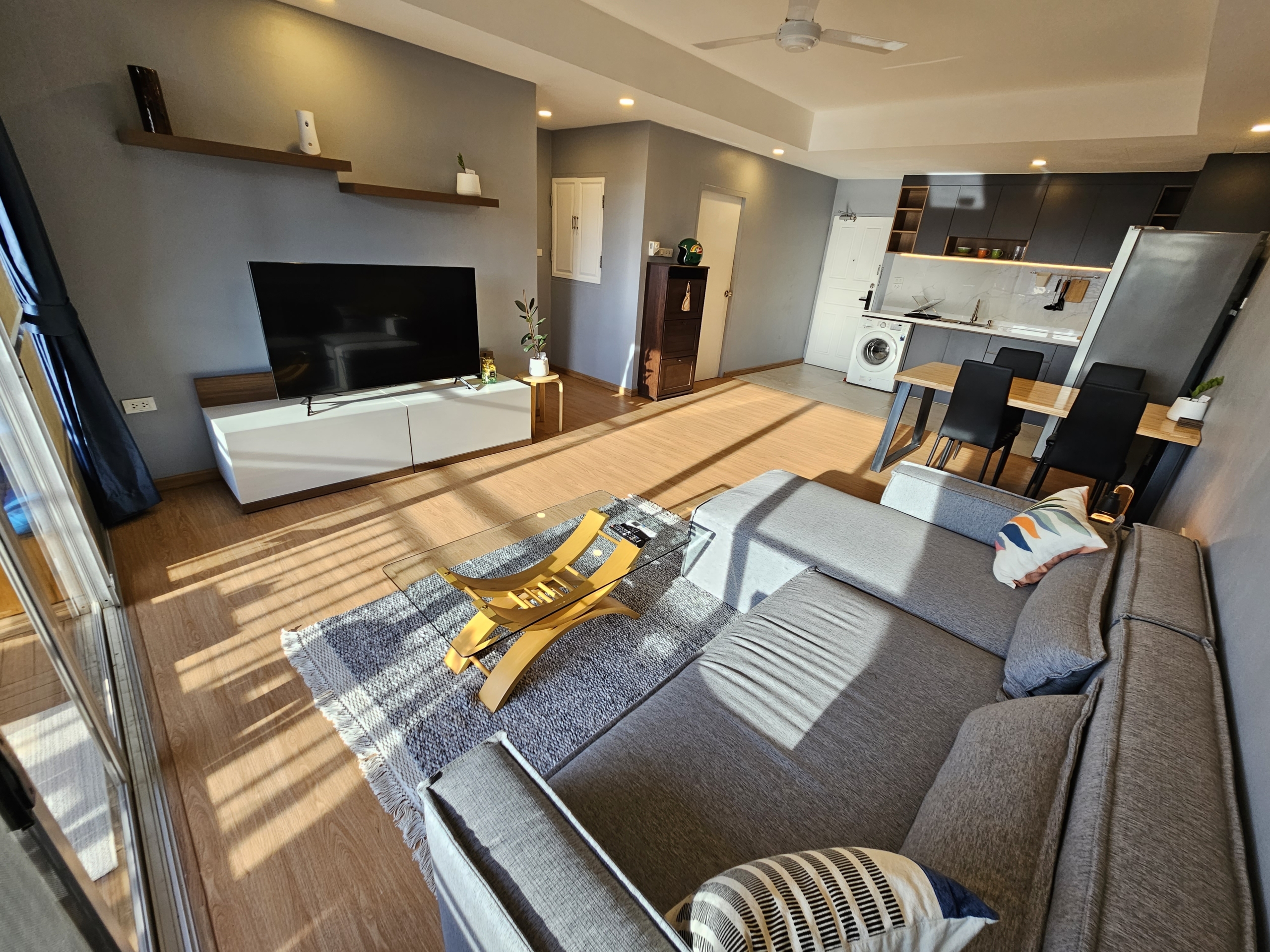 2 Bedrooms, 1 Bathroom 78 sqm size Monterey Place For Rent 40,000THB