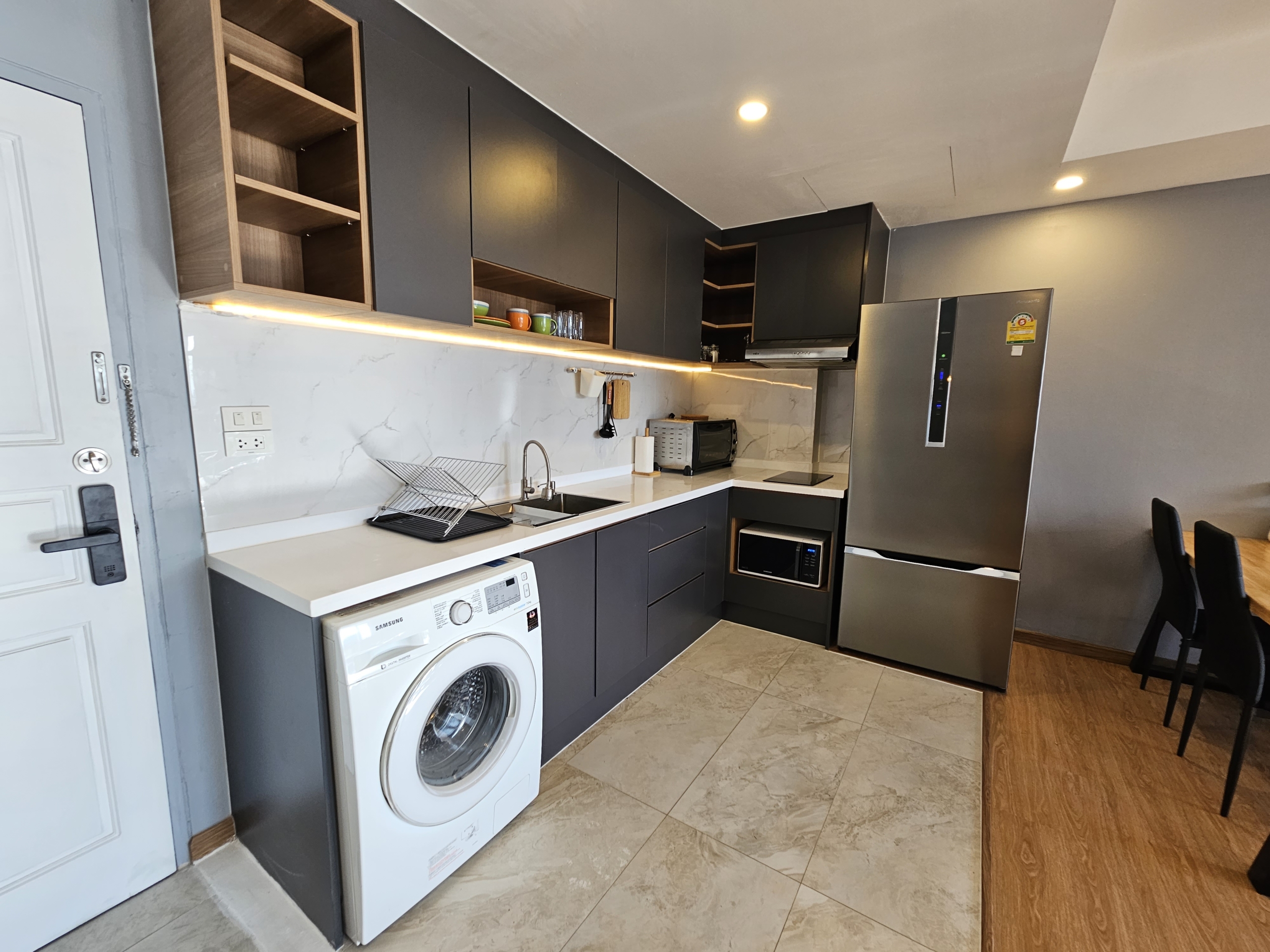 2 Bedrooms, 1 Bathroom 78 sqm size Monterey Place For Rent 40,000THB