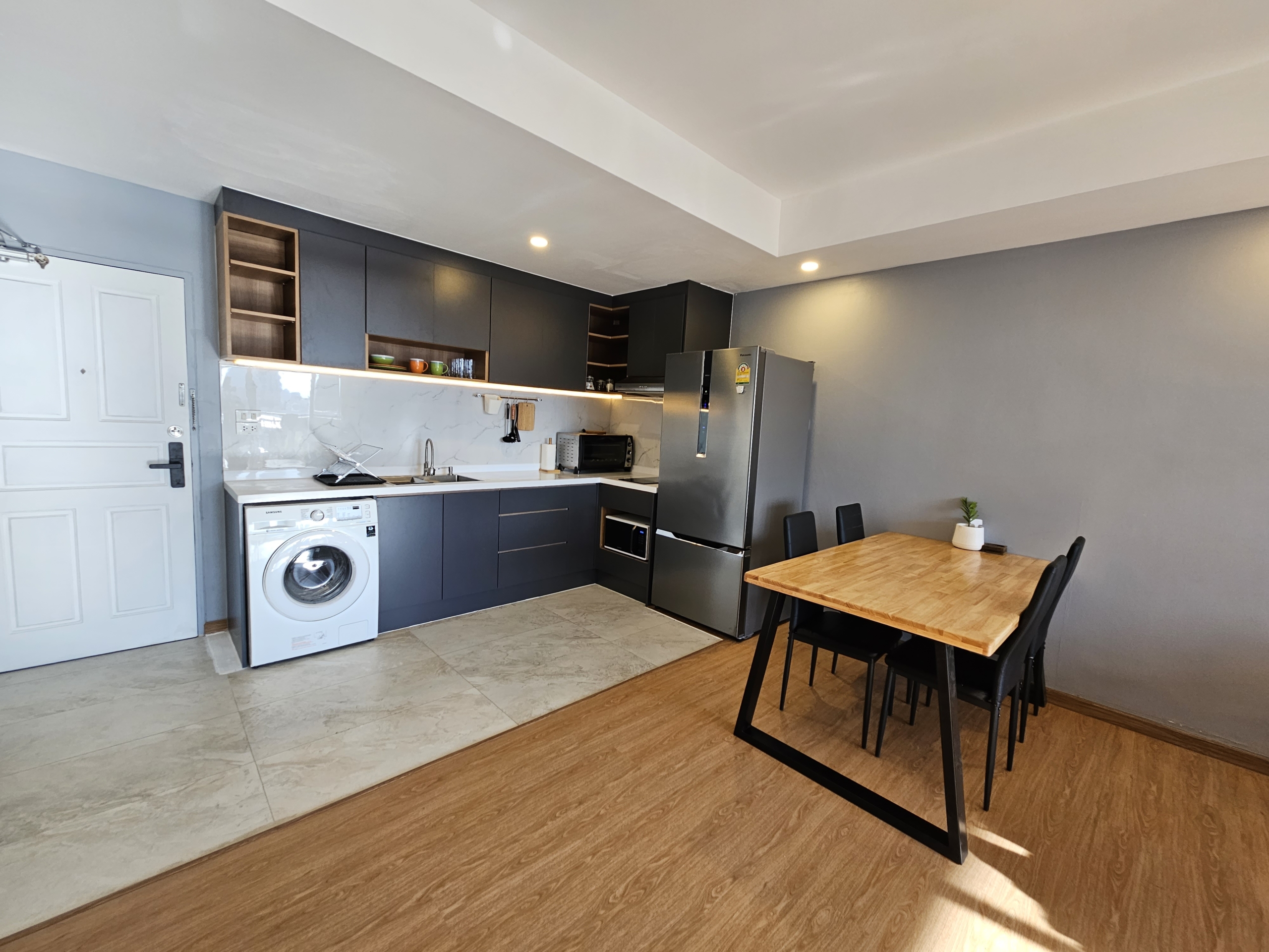 2 Bedrooms, 1 Bathroom 78 sqm size Monterey Place For Rent 40,000THB