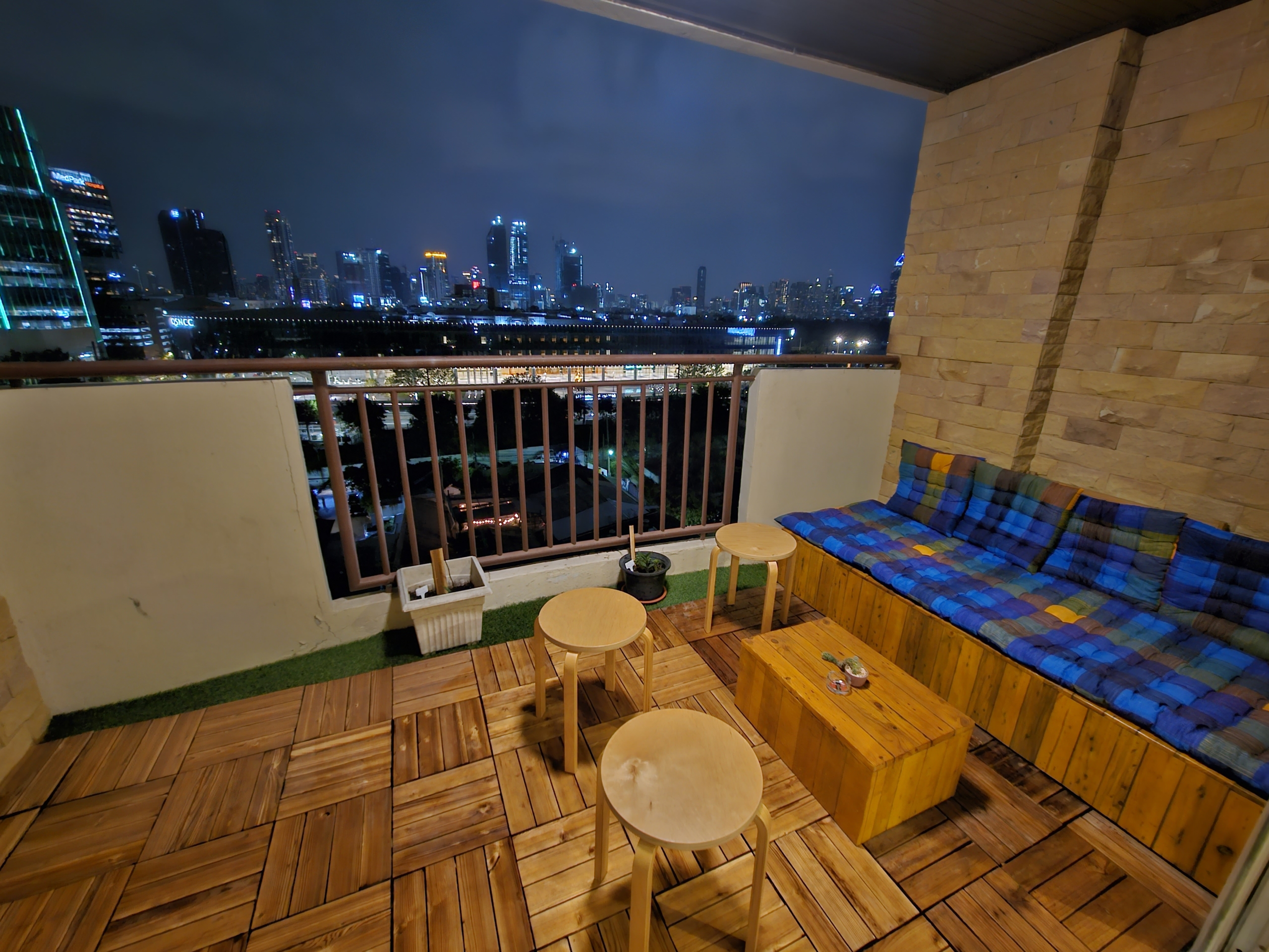 2 Bedrooms, 1 Bathroom 78 sqm size Monterey Place For Rent 40,000THB
