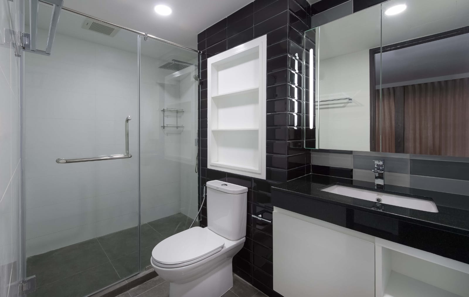 2 Bedrooms, 2 Bathrooms 100 sqm size Aashiana Sukhumvit 26 For Rent 65,000THB