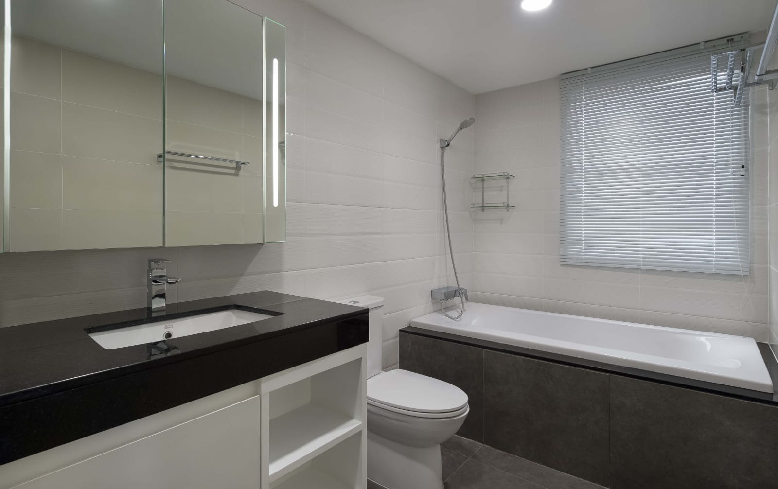 2 Bedrooms, 2 Bathrooms 100 sqm size Aashiana Sukhumvit 26 For Rent 65,000THB
