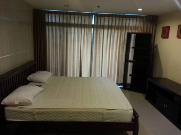 2 Bedrooms, 2 Bathrooms 105 sqm Baan Prompong For Rent 40,000THB