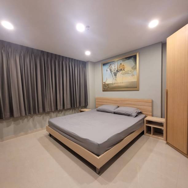 2 Bedrooms, 2 Bathrooms 105 sqm size Baan Prompong For Rent 45,000THB
