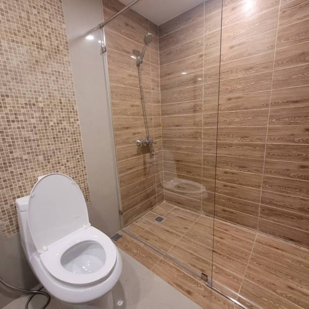 2 Bedrooms, 2 Bathrooms 105 sqm size Baan Prompong For Rent 45,000THB