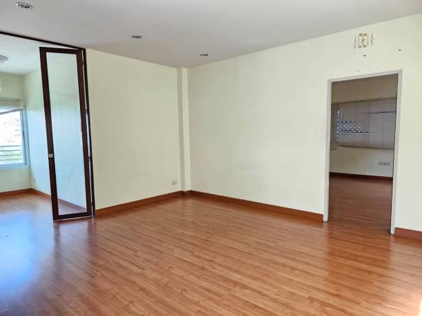 Home Office Space for Rent Space area 500 Sqm 4 Stories (Standalone) 9 Office Spaces, 6 Bathrooms For Rent 100KTHB