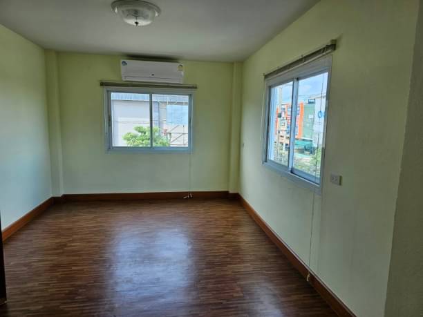 Home Office Space for Rent Space area 500 Sqm 4 Stories (Standalone) 9 Office Spaces, 6 Bathrooms For Rent 100KTHB
