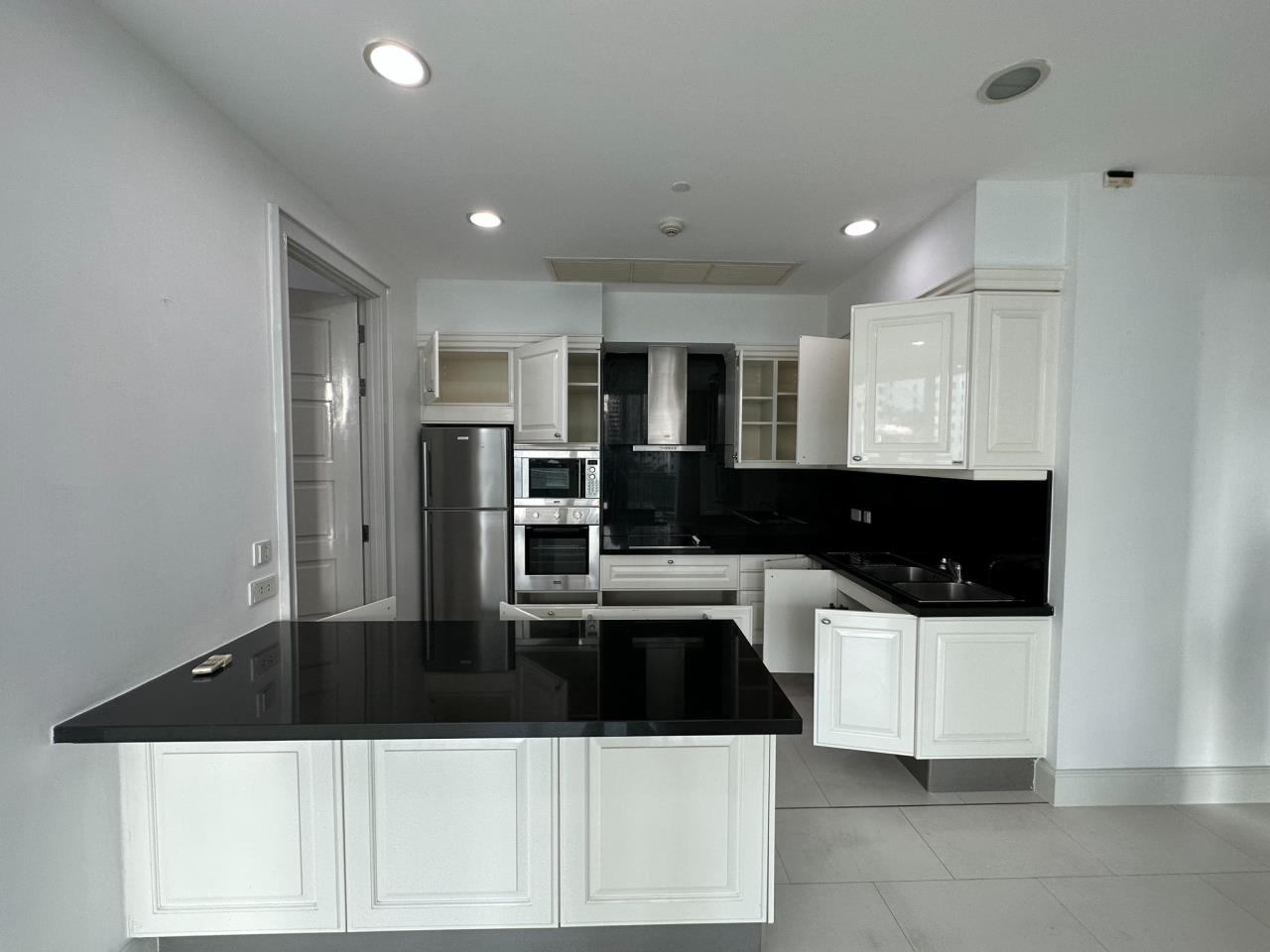 3 Bedrooms 3 Bathrooms Size 146 sqm Royce Private Residence for Rent 85,000 THB for Sale 31MTHB