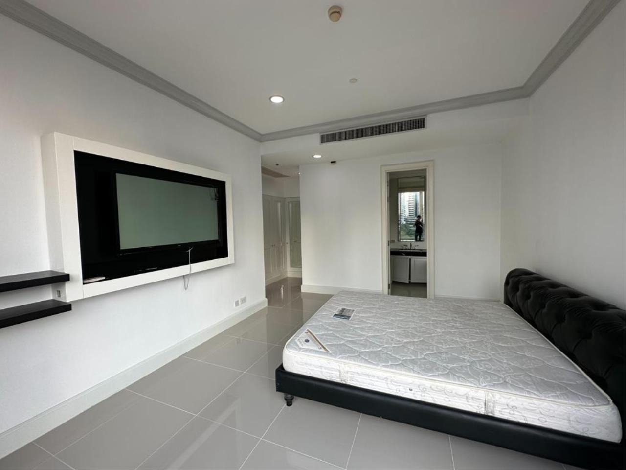 3 Bedrooms 3 Bathrooms Size 146 sqm Royce Private Residence for Rent 85,000 THB for Sale 31MTHB