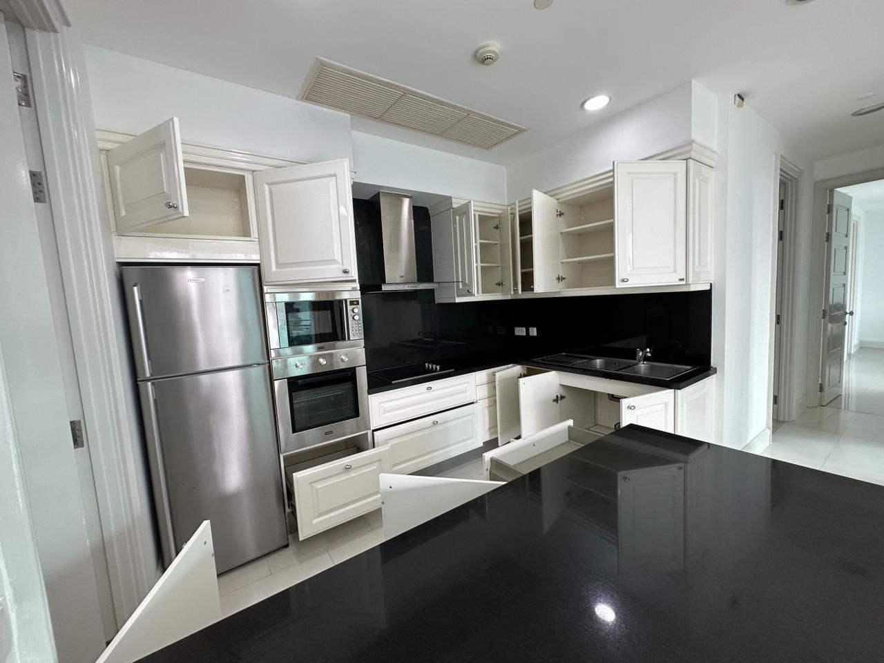 3 Bedrooms 3 Bathrooms Size 146 sqm Royce Private Residence for Rent 85,000 THB for Sale 31MTHB