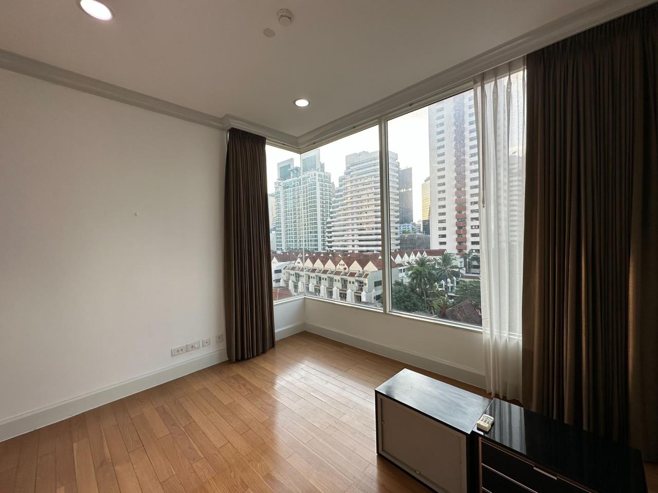 3 Bedrooms 3 Bathrooms Size 146 sqm Royce Private Residence for Rent 85,000 THB for Sale 31MTHB