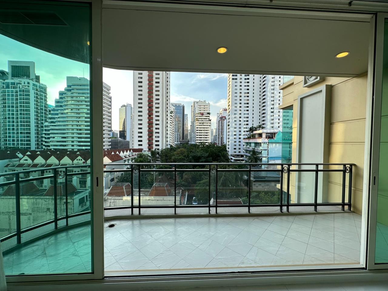 3 Bedrooms 3 Bathrooms Size 146 sqm Royce Private Residence for Rent 85,000 THB for Sale 31MTHB