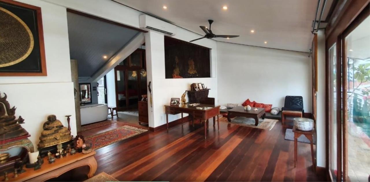 4Bedrooms, 3 Bathrooms 390 sqm size The House Sathorn For Sale 35M Land & House