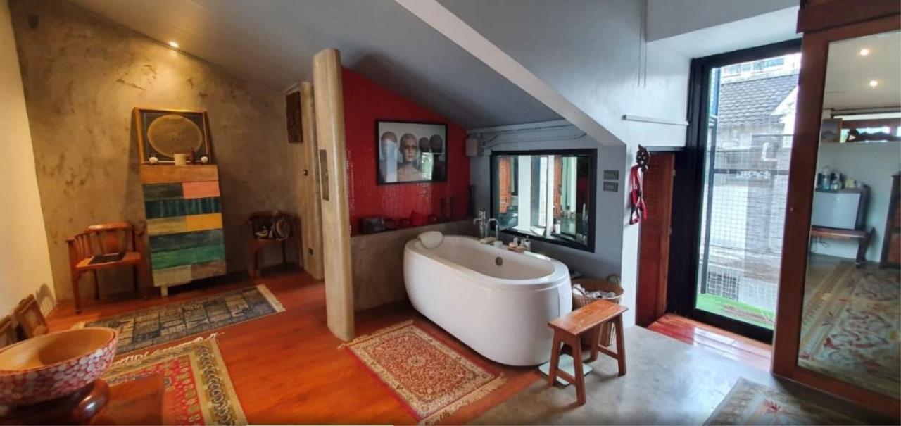 4Bedrooms, 3 Bathrooms 390 sqm size The House Sathorn For Sale 35M Land & House