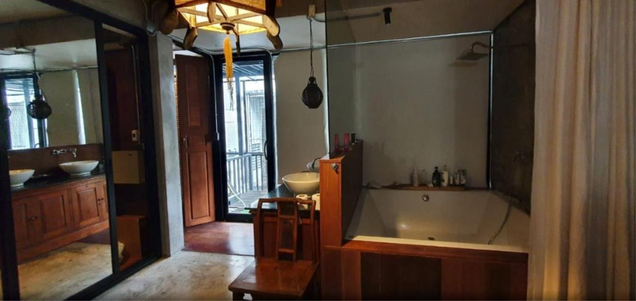 4Bedrooms, 3 Bathrooms 390 sqm size The House Sathorn For Sale 35M Land & House