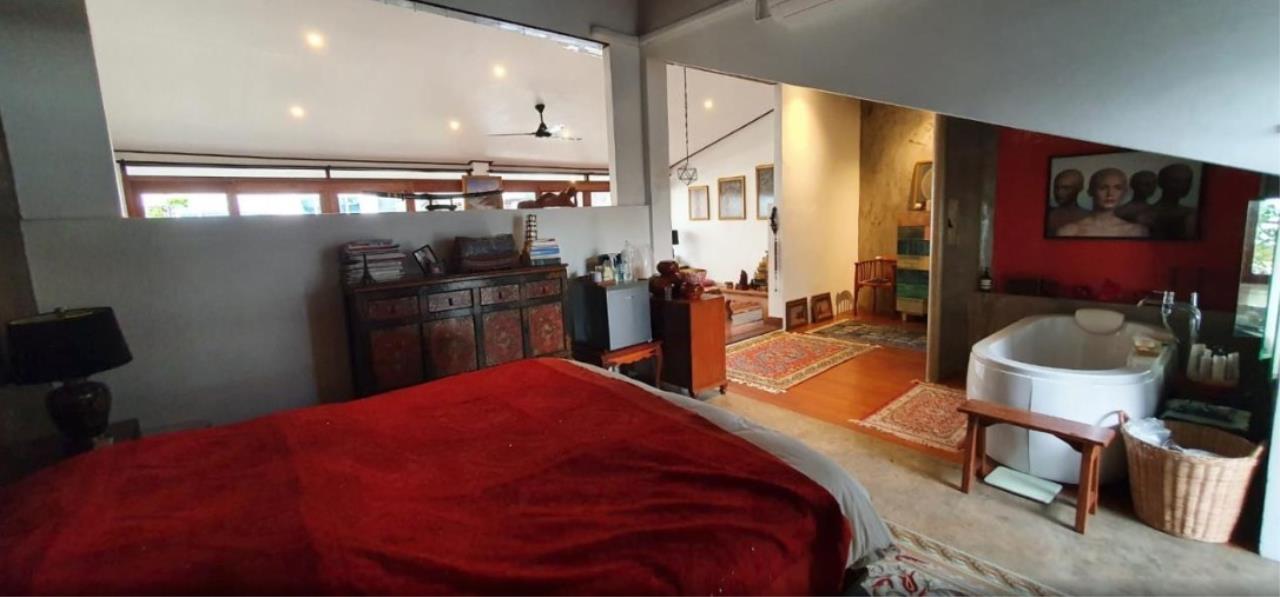 4Bedrooms, 3 Bathrooms 390 sqm size The House Sathorn For Sale 35M Land & House