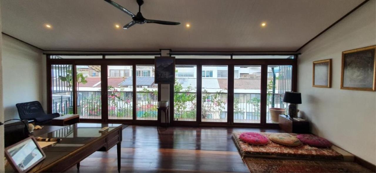 4Bedrooms, 3 Bathrooms 390 sqm size The House Sathorn For Sale 35M Land & House