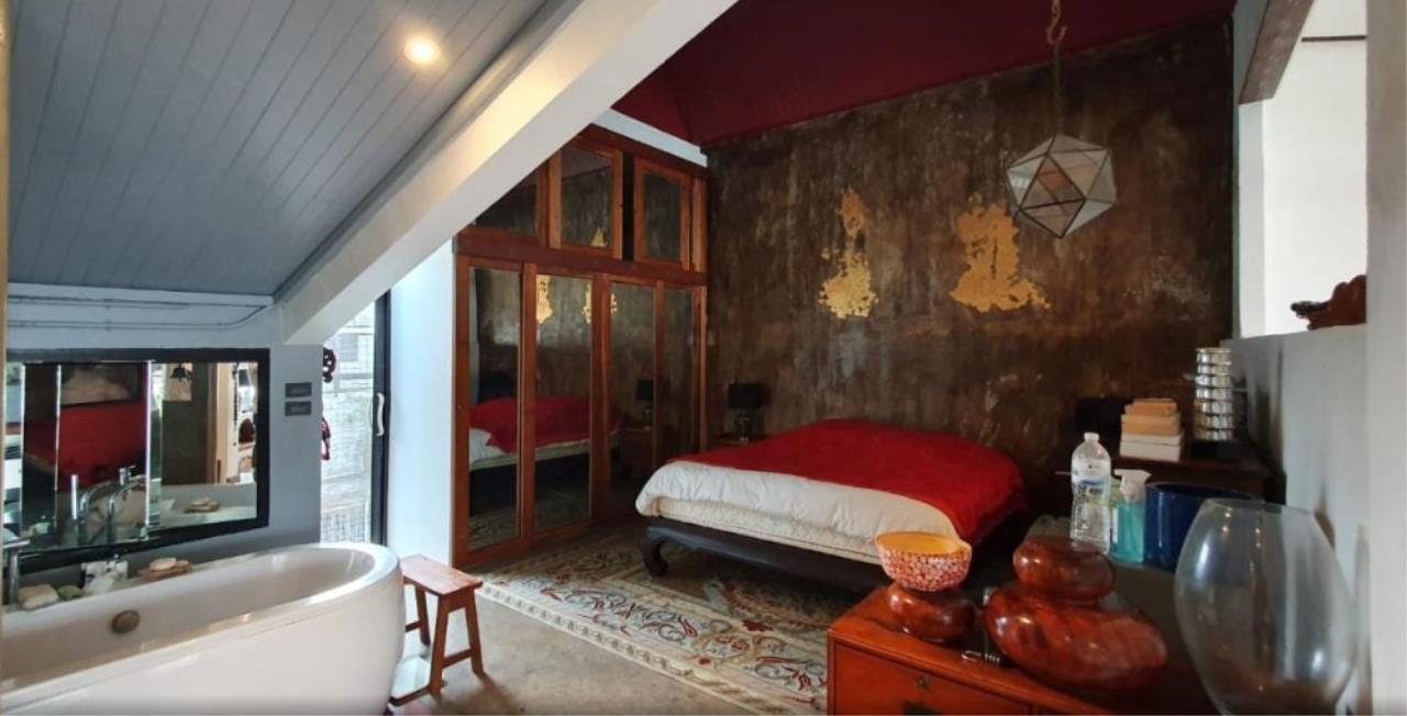 4Bedrooms, 3 Bathrooms 390 sqm size The House Sathorn For Sale 35M Land & House