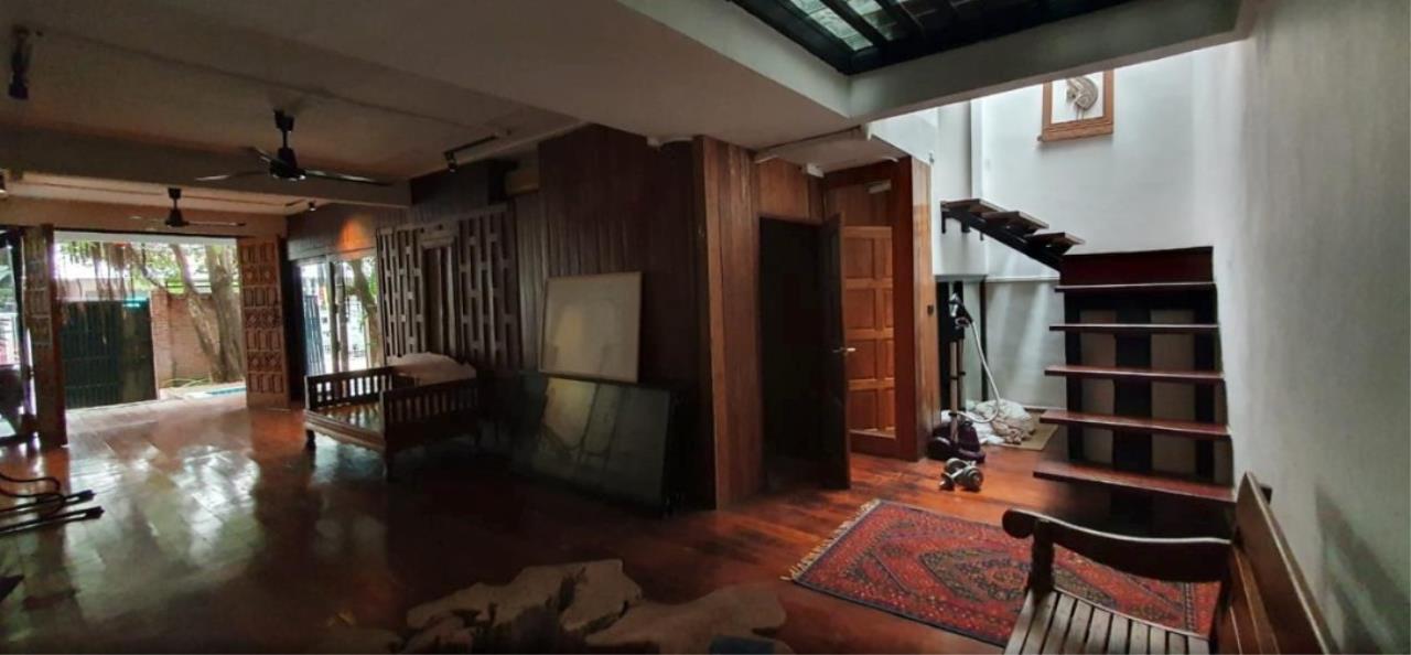 4Bedrooms, 3 Bathrooms 390 sqm size The House Sathorn For Sale 35M Land & House