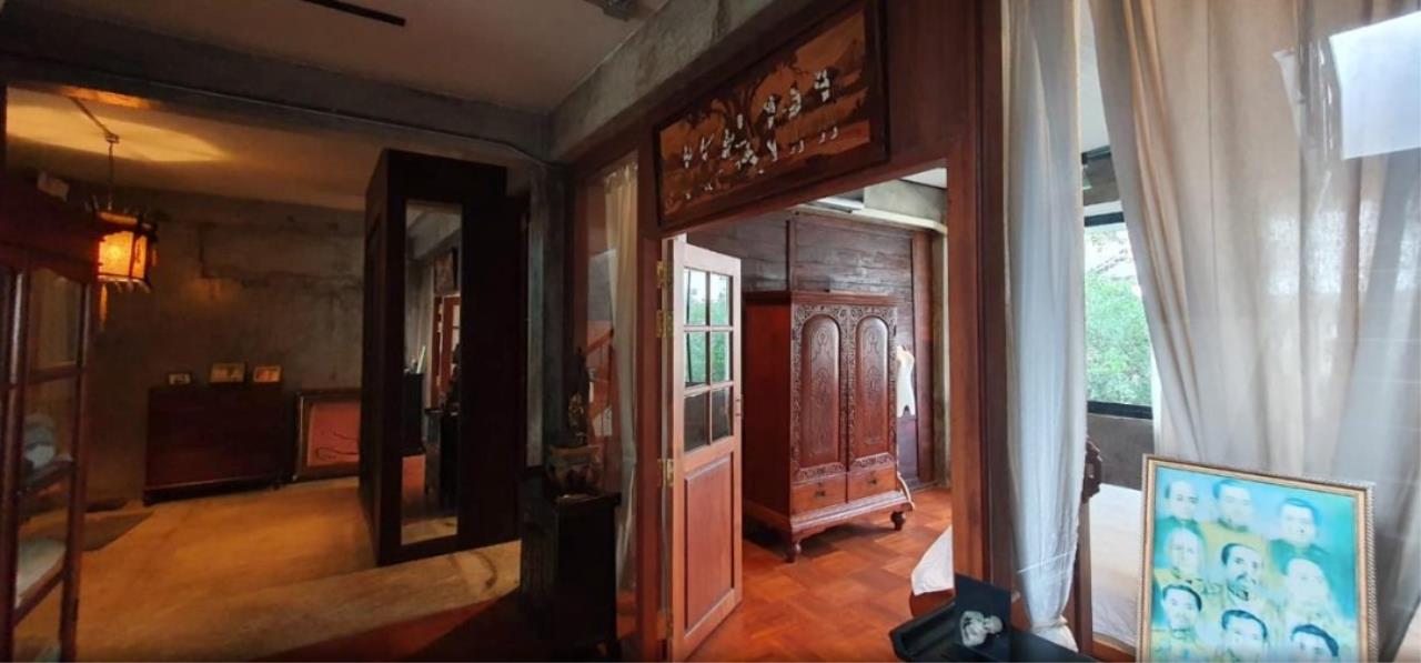 4Bedrooms, 3 Bathrooms 390 sqm size The House Sathorn For Sale 35M Land & House
