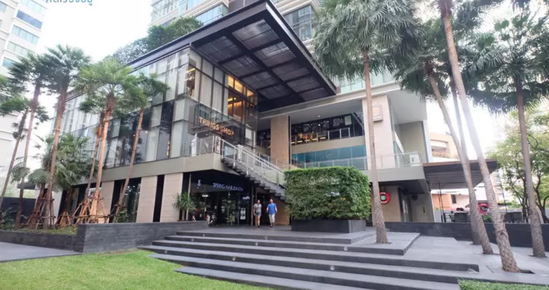 2+1 Bedrooms, 3 Bathrooms 136 sqm size at The Emporio Place - Sukhumvit 24 For Rent 120K THB