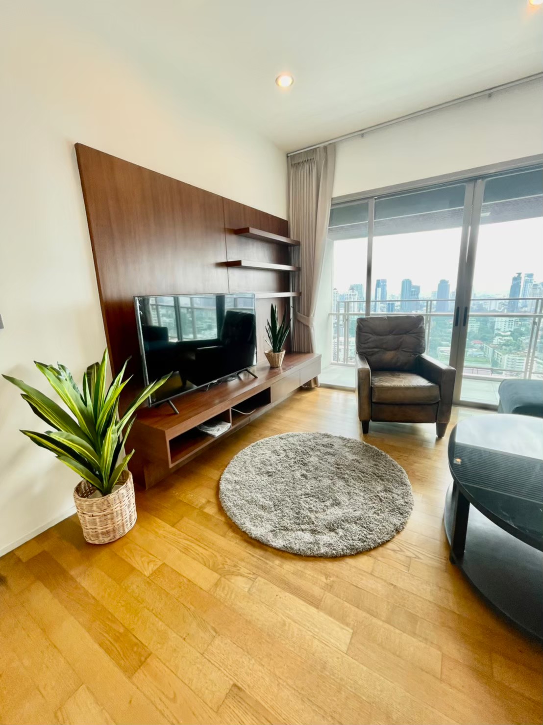 3 Bedrooms, 3 Bathrooms + 1 study room 185 sqm size at The Madison For Rent 110K THB
