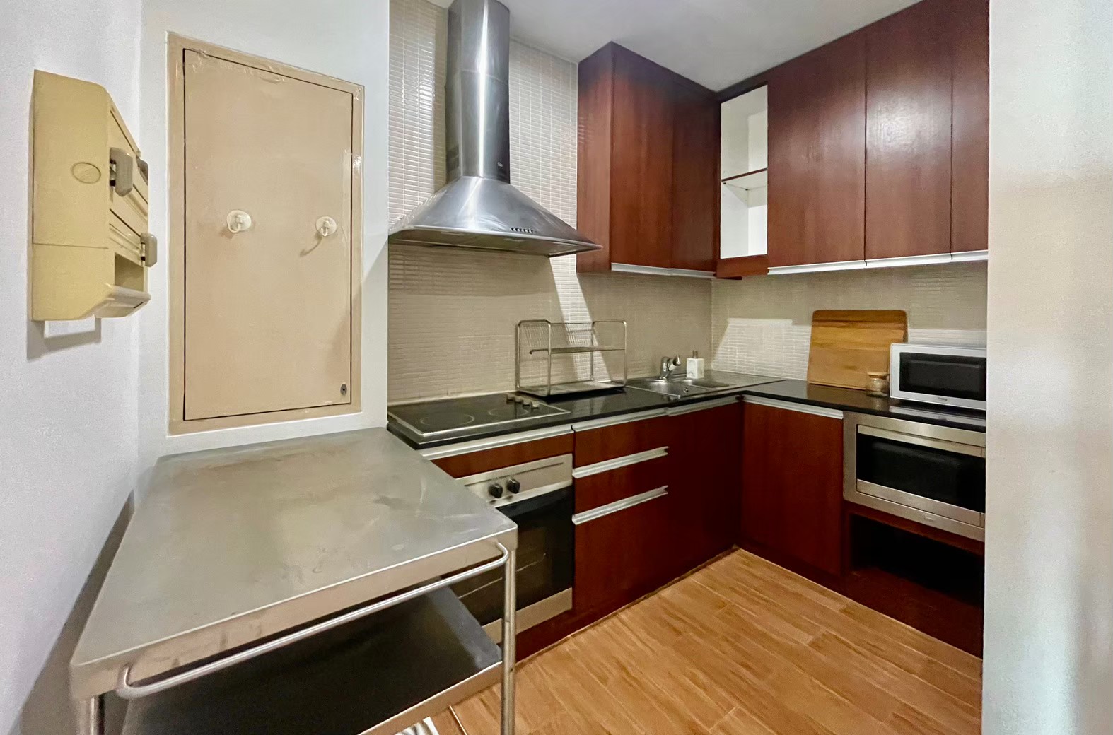 3 Bedrooms, 3 Bathrooms + 1 study room 185 sqm size at The Madison For Rent 110K THB
