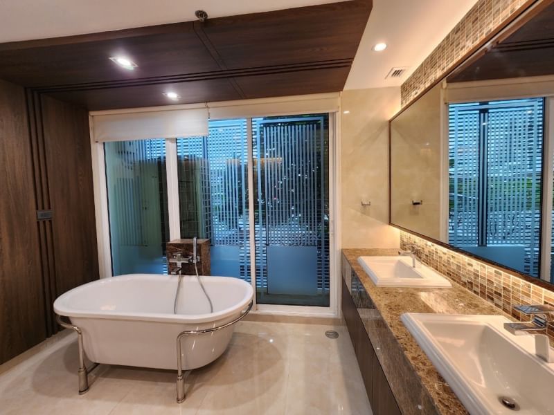 4 bedrooms, 4 bathrooms 296 sqm size Belgravia Residence For Rent 210K THB