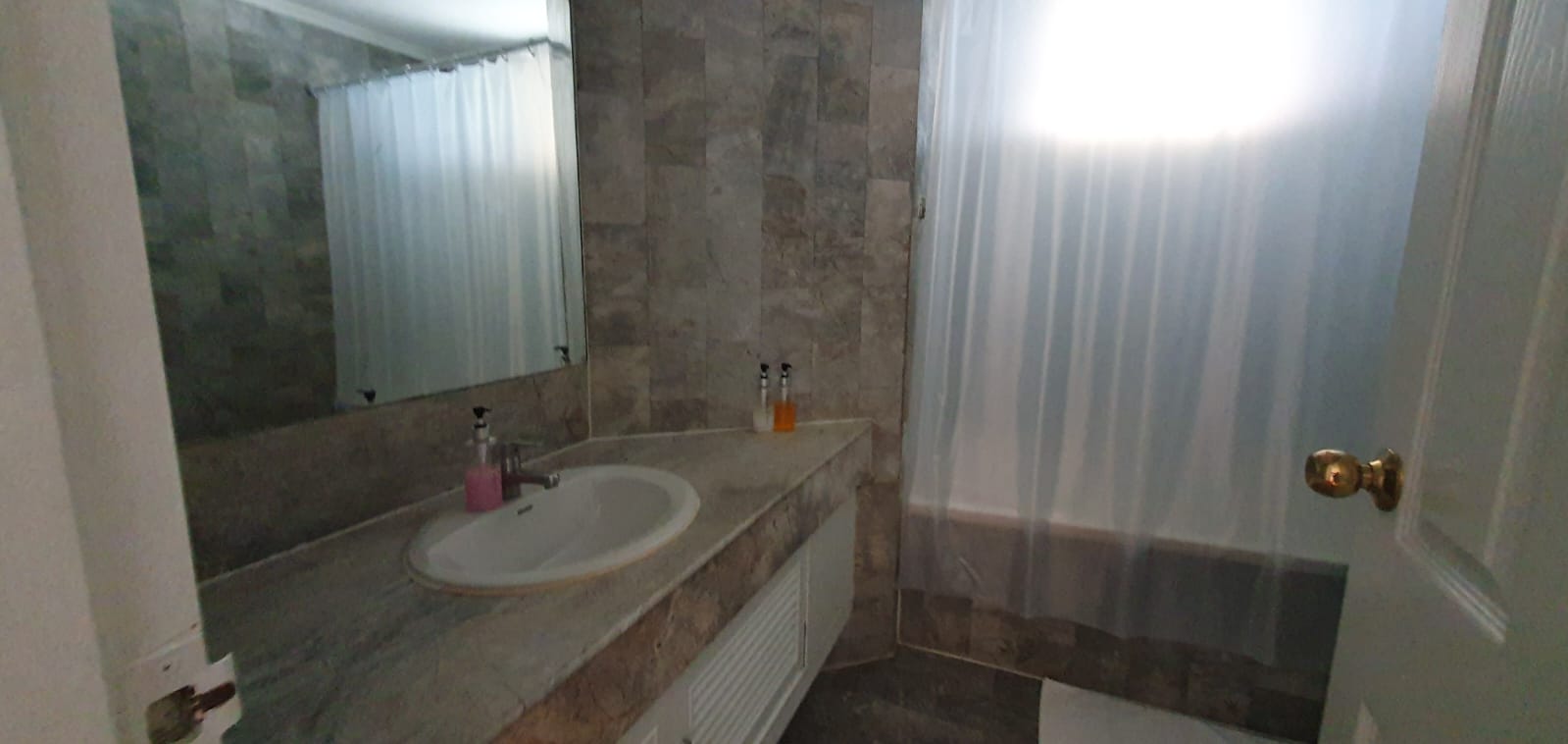 3 bedrooms, 3 bathrooms +1 maid room 273sqm size at Trinity Complex For Rent 55KTHB