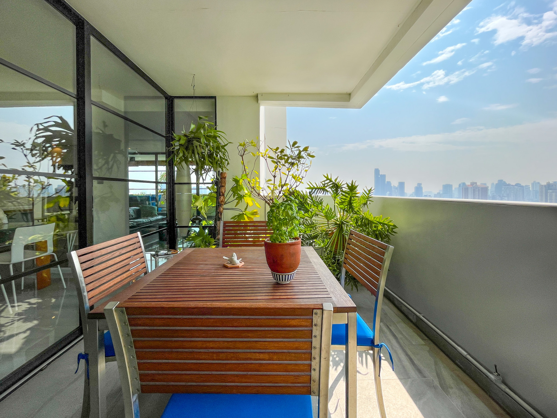 2 Bedrooms, 2 Bathrooms at D.S. Tower 2 Sukhumvit 39 For Rent