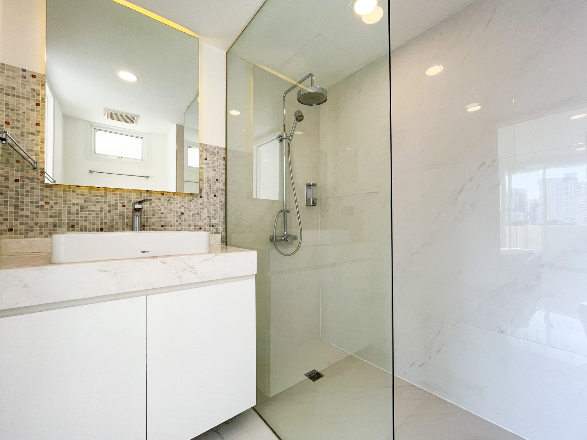 2 Bedrooms, 2 Bathrooms at D.S. Tower 2 Sukhumvit 39 For Rent
