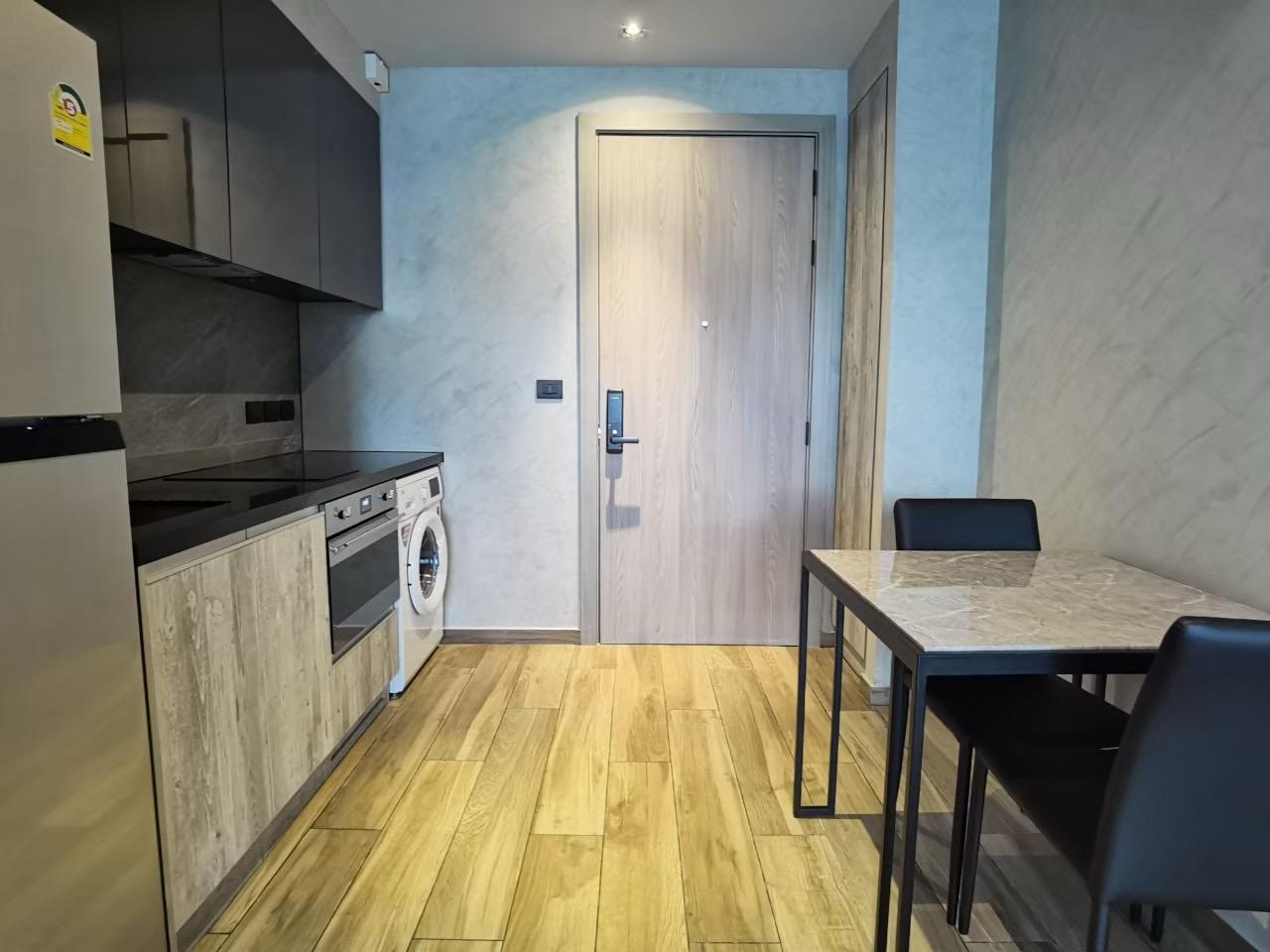 1 Bedroom, 1 Bathroom 49sqm size at The Lofts Asoke For Rent 32KTHB