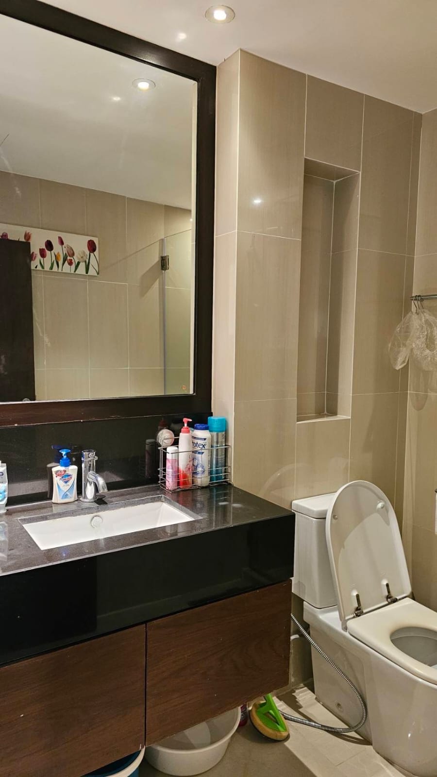 2 bedrooms, 2 Bathrooms 94 sqm at Sathorn Gardens For Rent 40KTBH