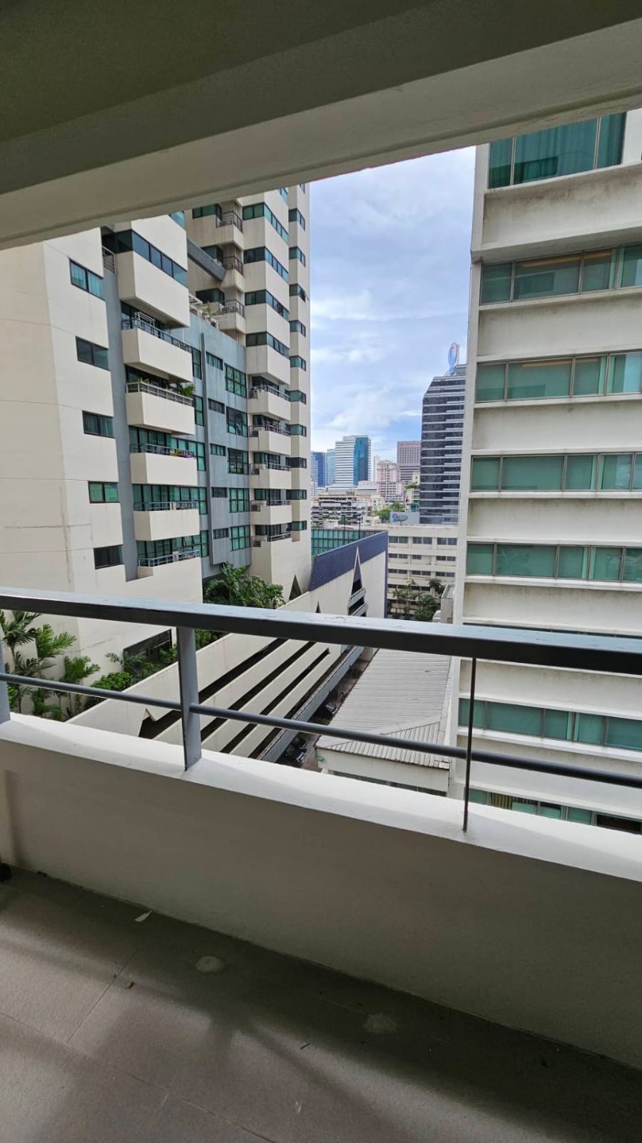 2 bedrooms, 2 Bathrooms 94 sqm at Sathorn Gardens For Rent 40KTBH