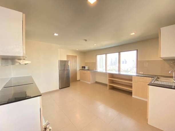 3 Bedroom, 3 Bathroom 257 sqm size at D.S. Tower 1