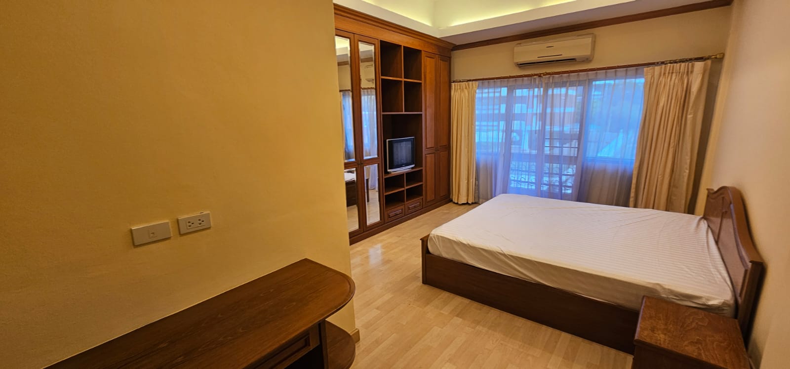 3 Bedrooms, 3 Bathrooms 200 sqm size at El Patio For Rent