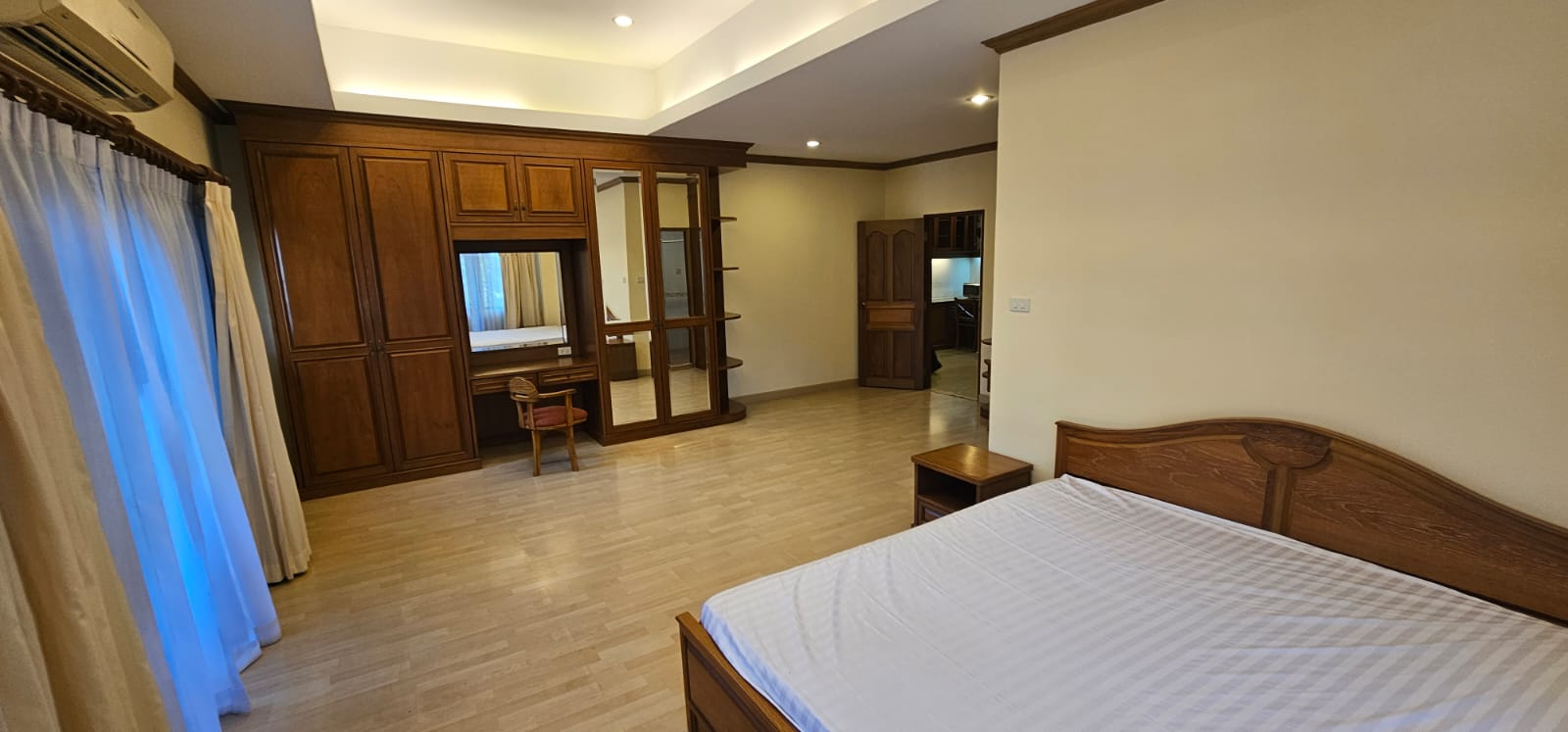 3 Bedrooms, 3 Bathrooms 200 sqm size at El Patio For Rent
