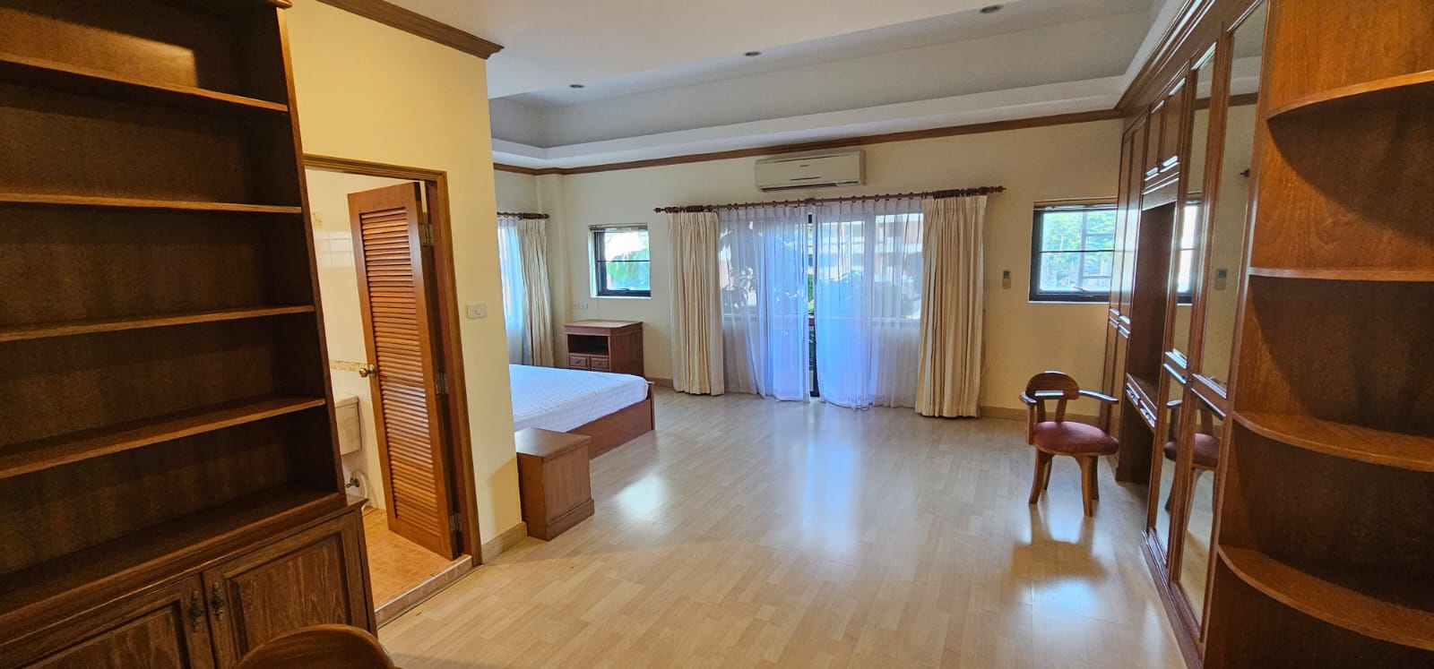 3 Bedrooms, 3 Bathrooms 200 sqm size at El Patio For Rent