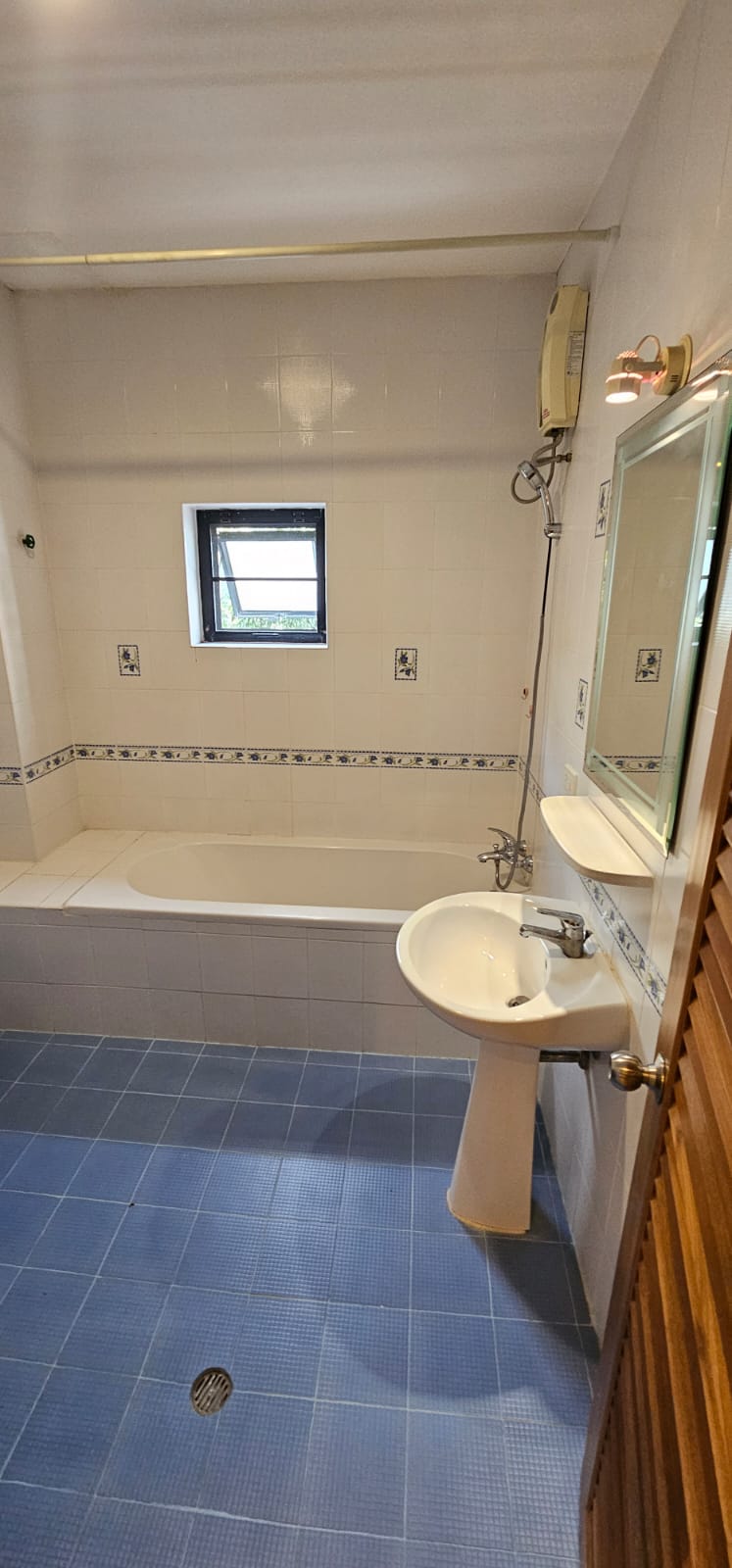 3 Bedrooms, 3 Bathrooms 200 sqm size at El Patio For Rent