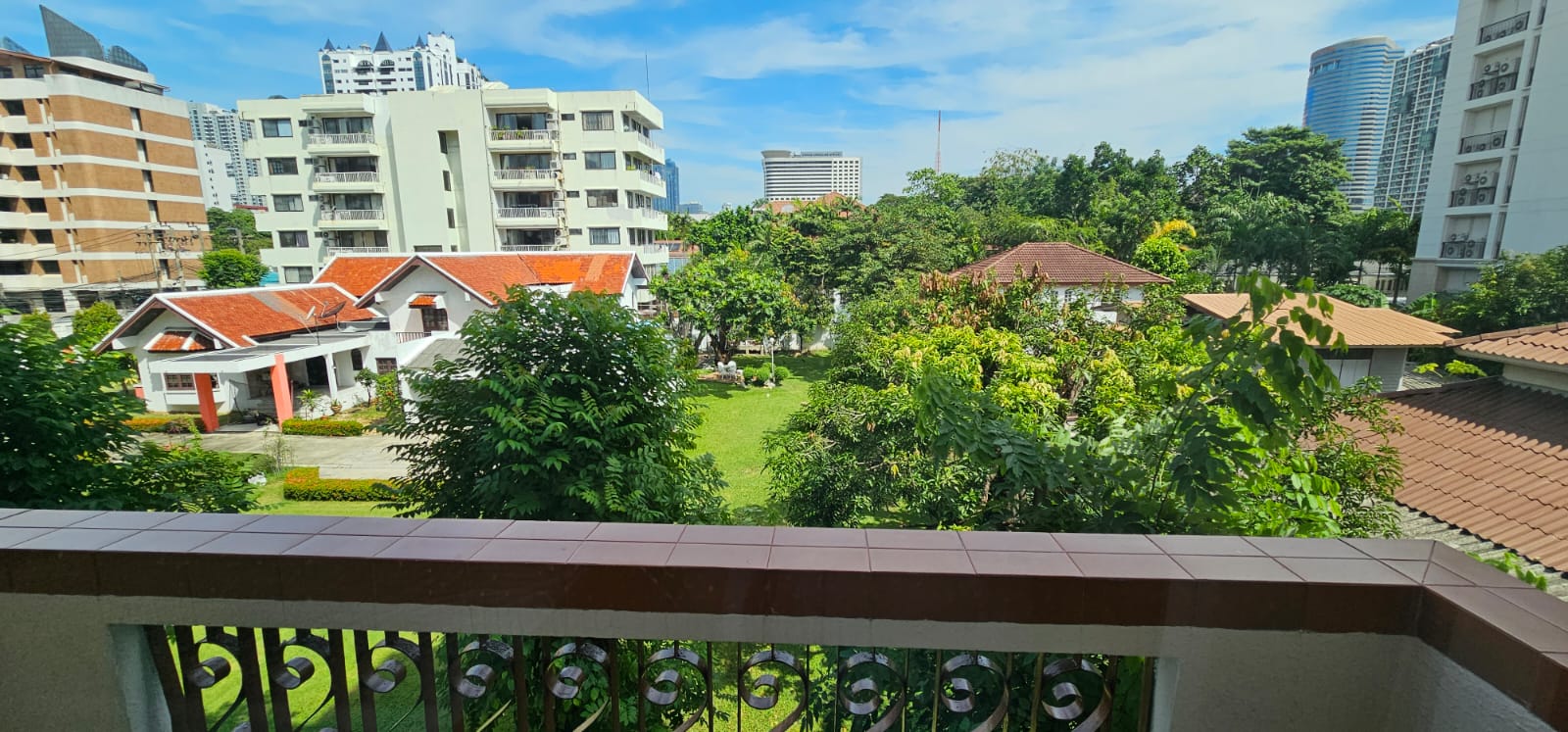 2 Bedrooms, 2 Bathrooms 170sqm size at El patio Sukhumvit 31 For Rent 35K THB