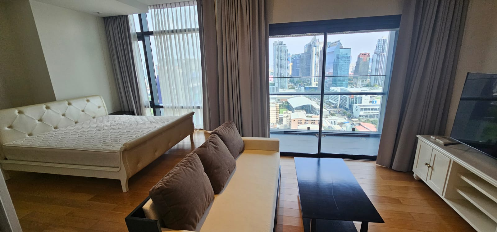 1 Bedroom, 1 Bathroom 46sqm size at Circle Living Prototype For Rent 25K THB