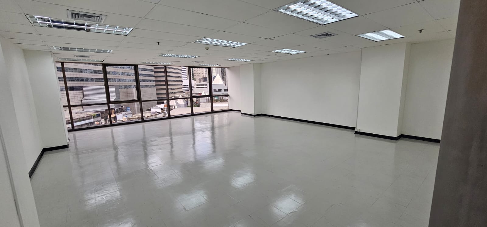 1 Unit 78sqm size at Sino Thai Tower Office Room For Rent 620THB/sqm