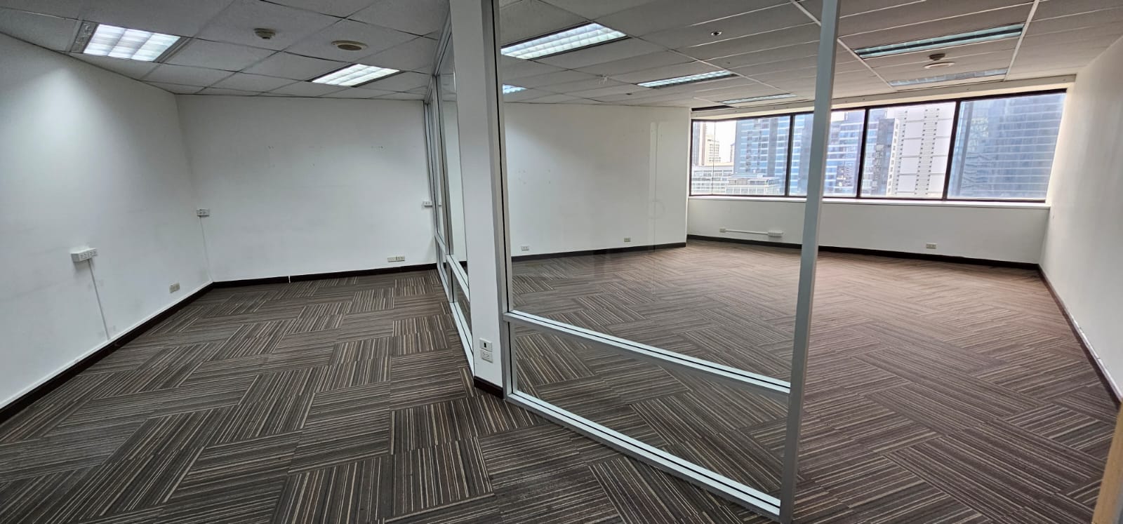 Office Room 69sqm size at One Pacific Place For Rent 725THB/sqm