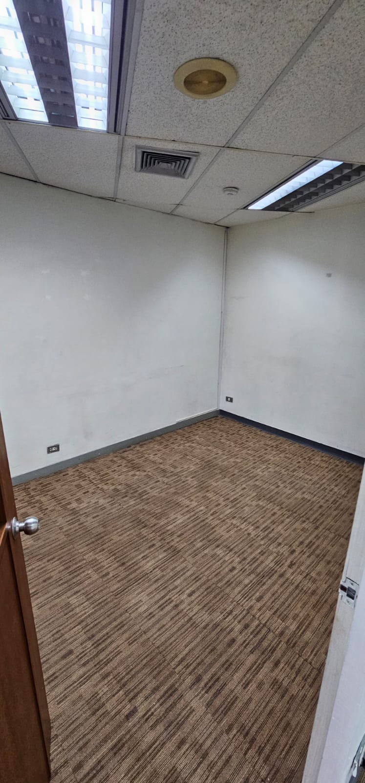 Office Room 75sqm size at One Pacific Place For Rent 725THB/sqm