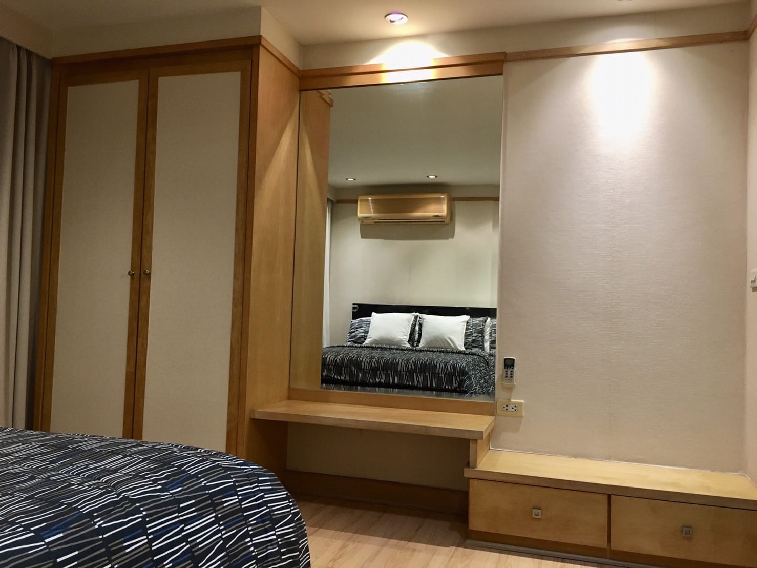 2 Bedrooms, 2 Bathrooms 80sqm size at Asoke Place For Rent 30,000 THB/Month