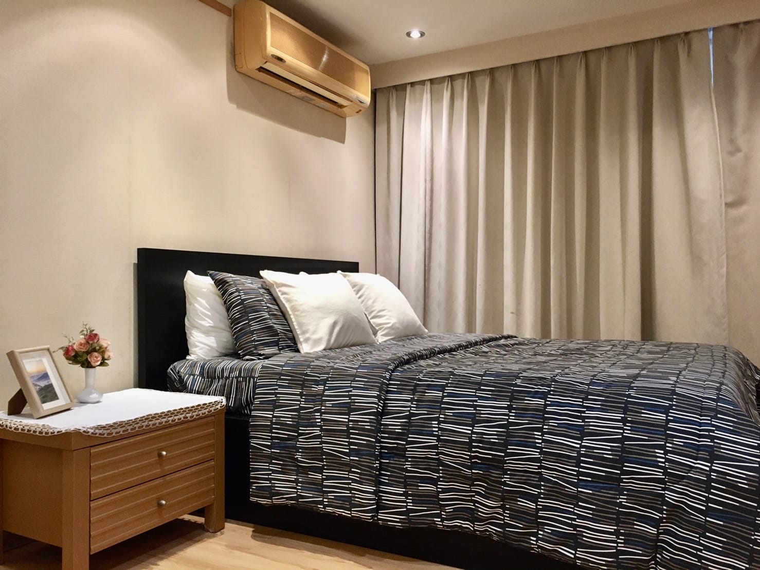 2 Bedrooms, 2 Bathrooms 80sqm size at Asoke Place For Rent 30,000 THB/Month
