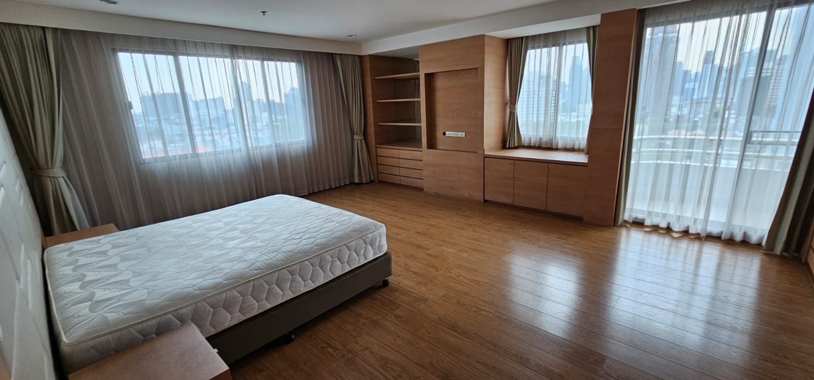 4 Bedrooms, 4 Bathrooms 332sqm size at Charoenjai Place For Rent 110,000 THB/Month