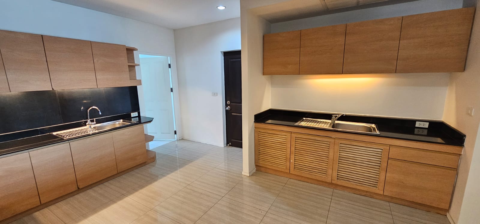 4 Bedrooms, 4 Bathrooms 332sqm size at Charoenjai Place For Rent 110,000 THB/Month