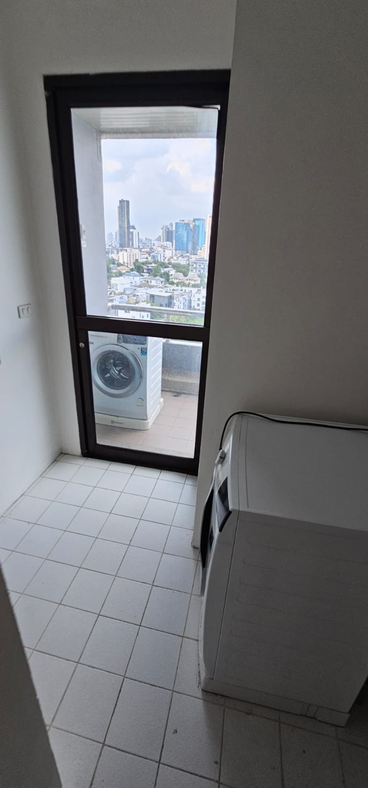 4 Bedrooms, 4 Bathrooms 332sqm size at Charoenjai Place For Rent 110,000 THB/Month